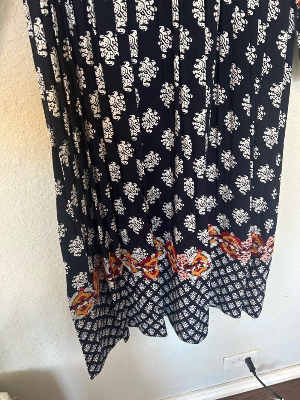 Boho Chicwish Navy Printed V‑Neck Midi Dress with Embroidered Trim - Picture 6 of 11